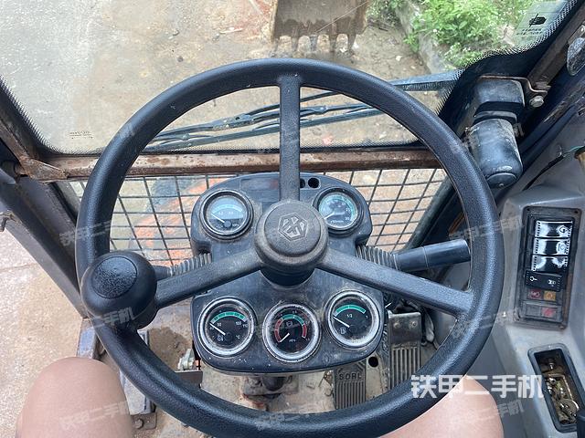 驾驶室顶部（整机外观）