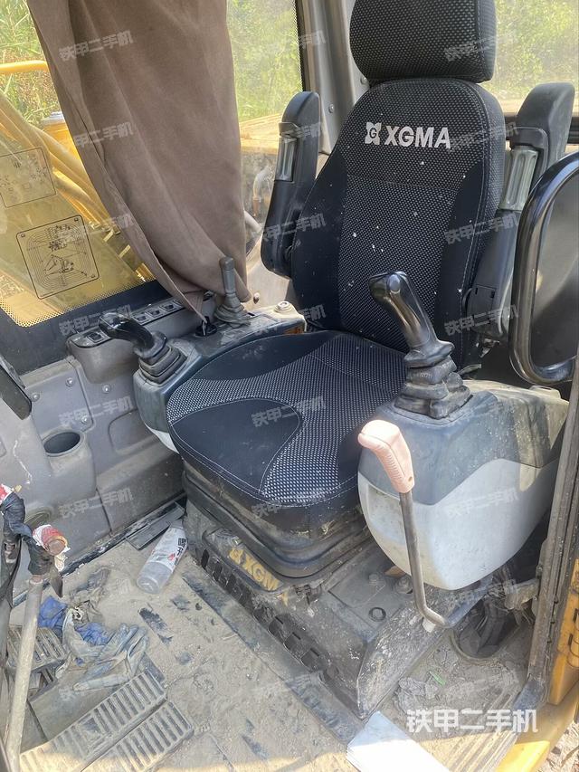 驾驶室整体（整机外观）