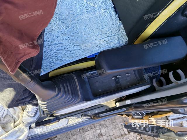 后窗玻璃角标（驾驶室部分）