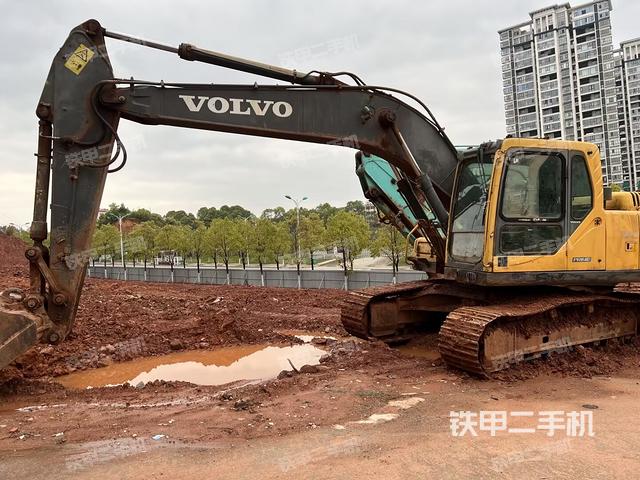 沃尔沃EC210B挖掘机