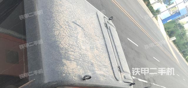 驾驶室顶部（整机外观）