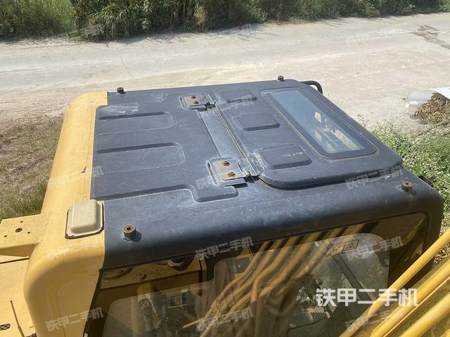 驾驶室顶部（整机外观）