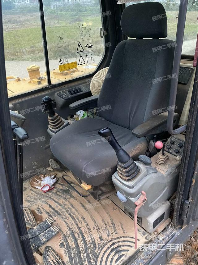 驾驶室整体（整机外观）