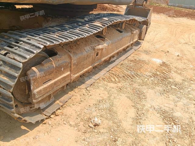 右側(cè)履帶整體(行走機構(gòu)) 右側(cè)履帶整體(行走機構(gòu))