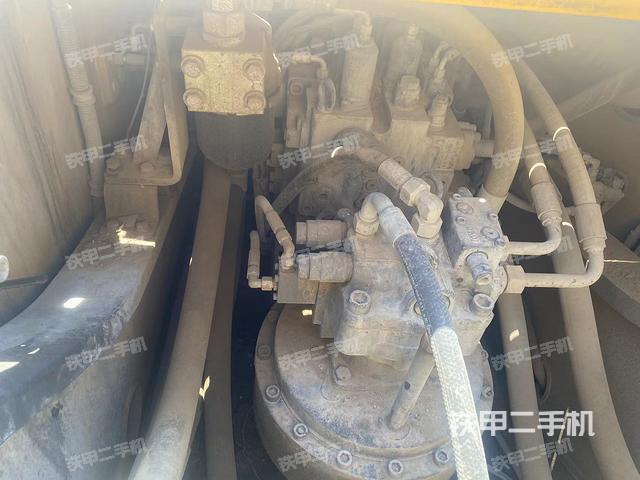 回转马达和主控阀（整机外观）