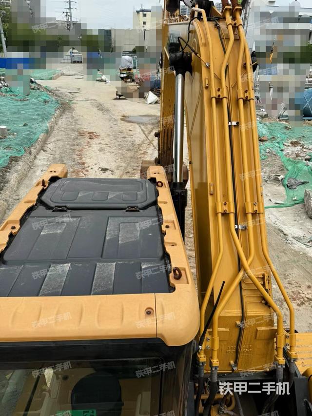 驾驶室顶部（整机外观）