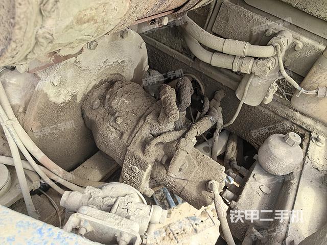 液压泵舱室正面整体（整机外观）