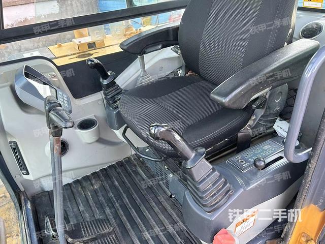 驾驶室整体（整机外观）