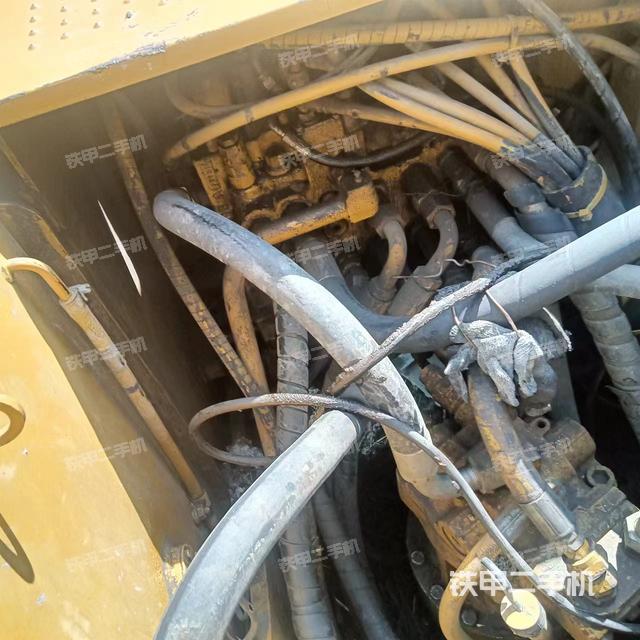 回转马达和主控阀（整机外观）