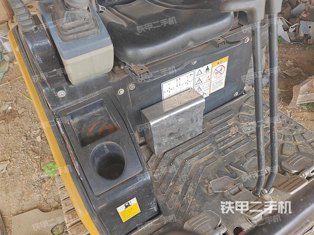 回转马达和主控阀（整机外观）