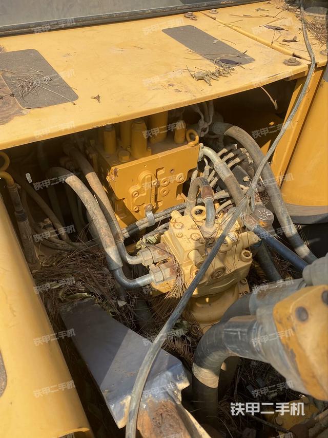 回转马达和主控阀（整机外观）