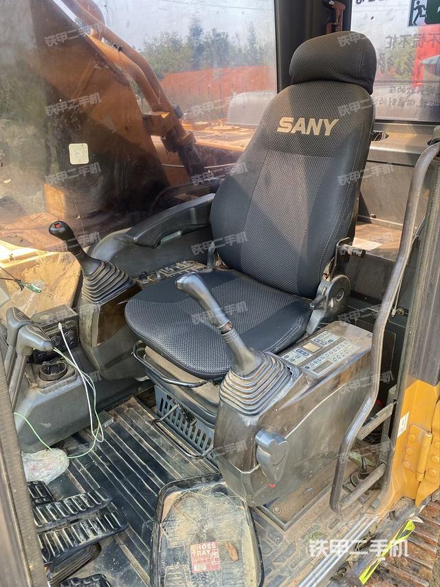 驾驶室整体（整机外观）