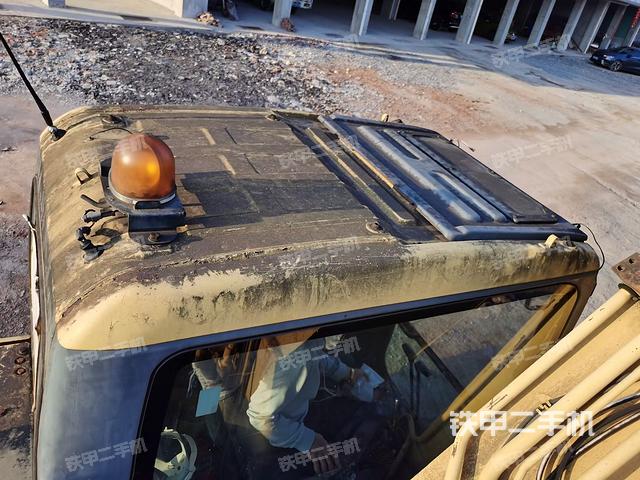 驾驶室顶部（整机外观）