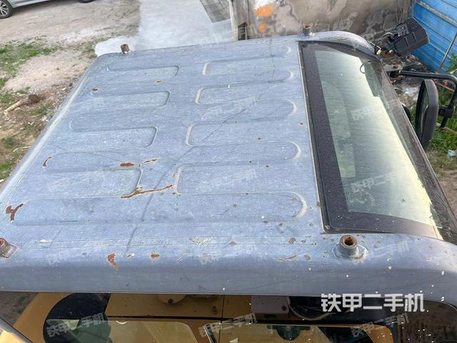 驾驶室顶部（整机外观）