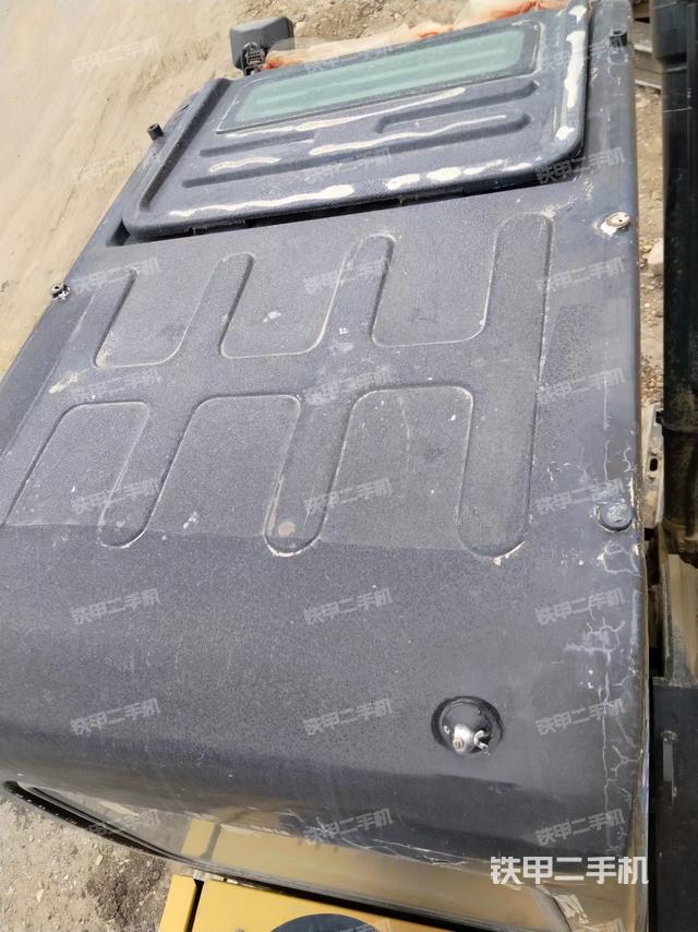 驾驶室顶部（整机外观）