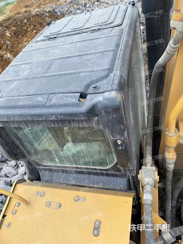 驾驶室顶部（整机外观）