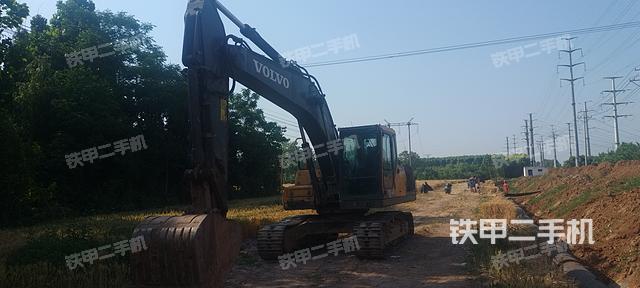 沃尔沃EC210D挖掘机