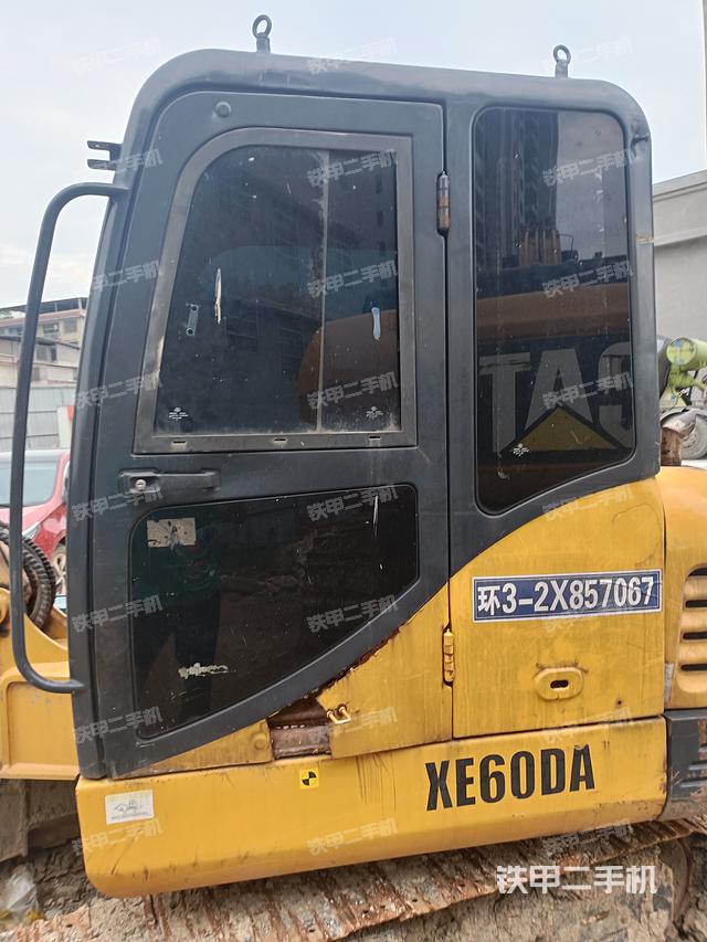 驾驶室整体（整机外观）