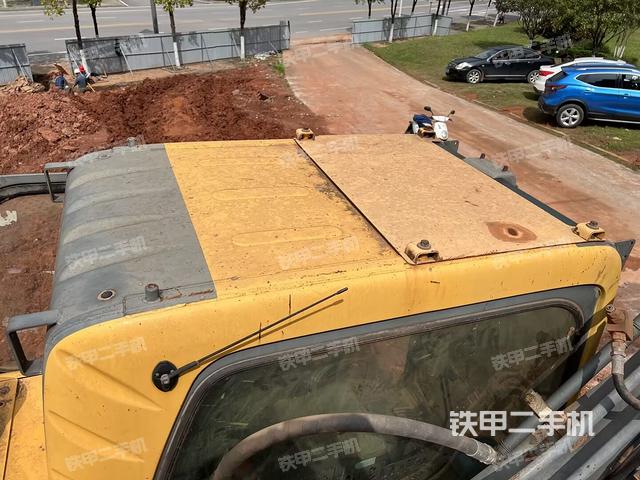 驾驶室顶部（整机外观）