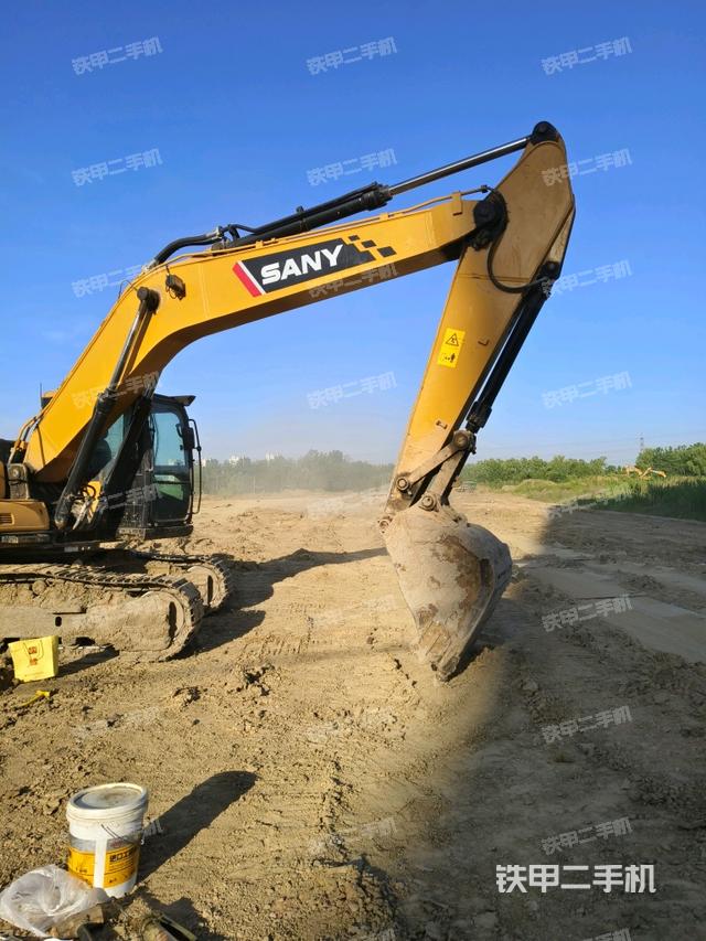 大臂根部 斜视（工作和回转装置）