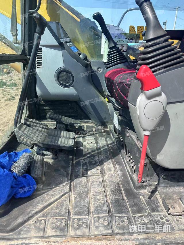 驾驶室整体（整机外观）