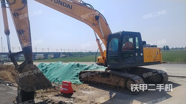 现代R225LC-7S挖掘机