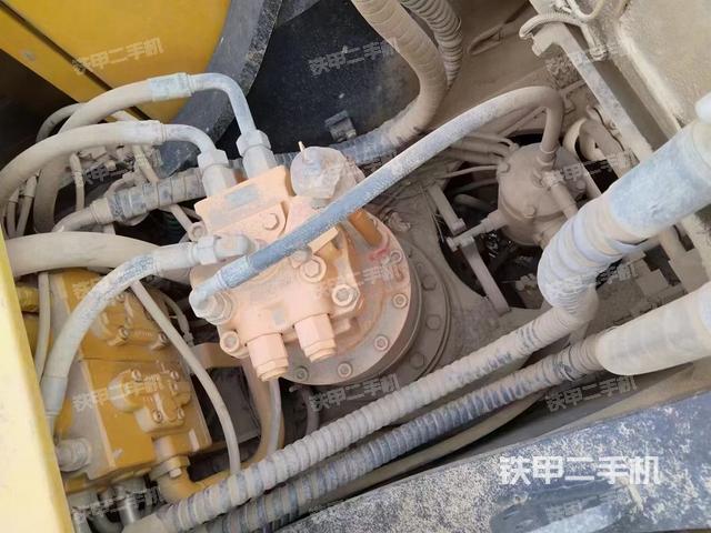 回转马达和主控阀（整机外观）