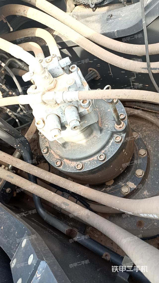 回转马达和主控阀（整机外观）