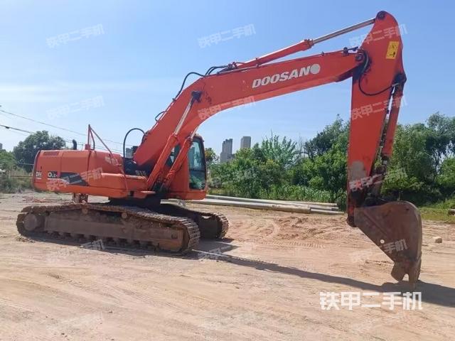 驾驶室整体（整机外观）