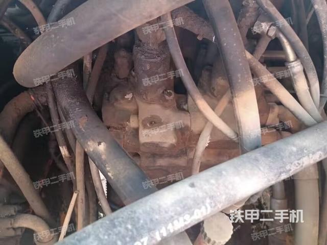 回转马达和主控阀（整机外观）