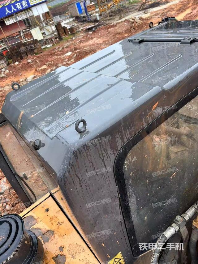 驾驶室顶部（整机外观）