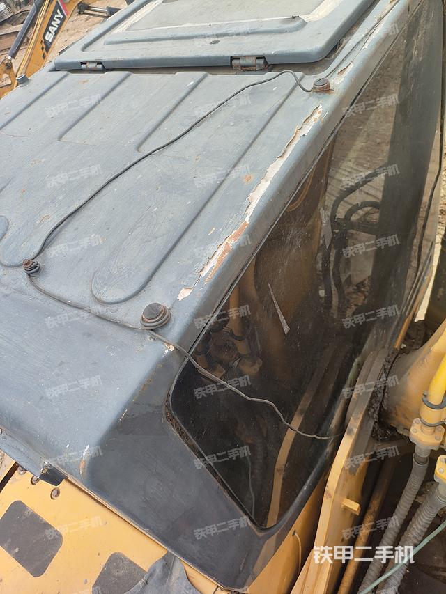 驾驶室顶部（整机外观）