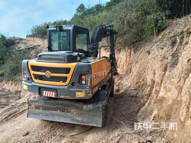 驾驶室顶部（整机外观）