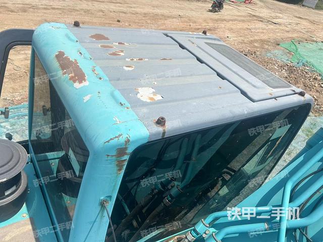 驾驶室顶部（整机外观）