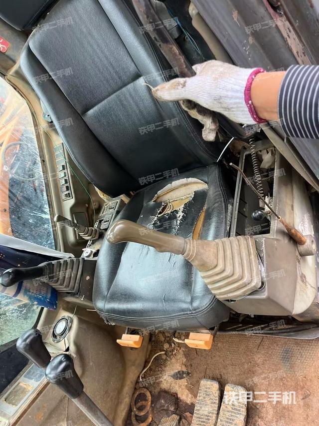 ?駕駛室正側(cè)（駕駛室部分）