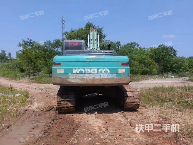 驾驶室顶部（整机外观）