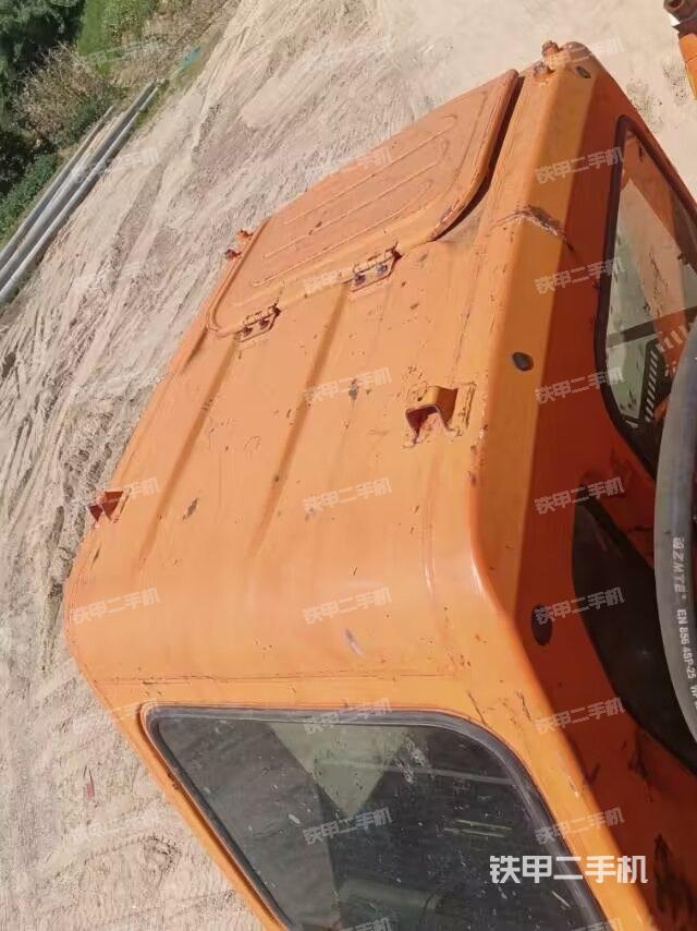 驾驶室顶部（整机外观）