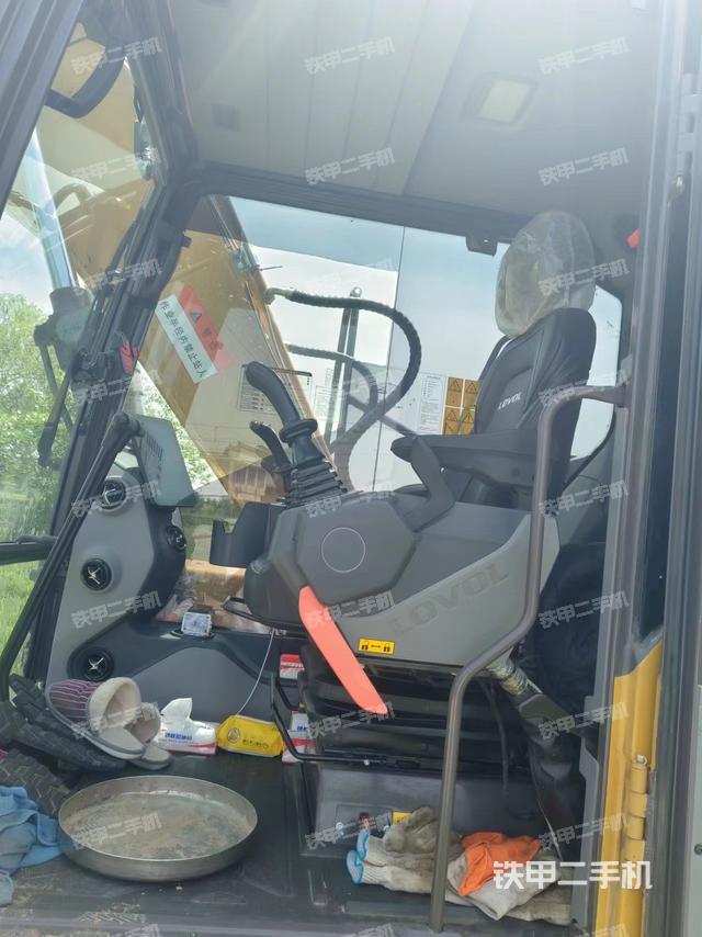 驾驶室整体（整机外观）