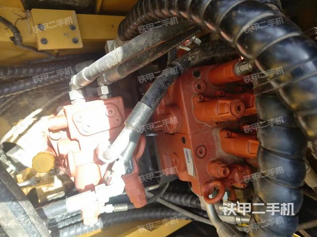 回转马达和主控阀（整机外观）