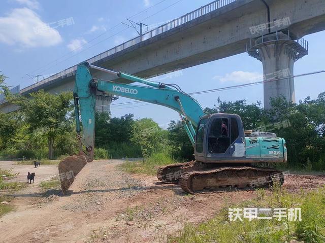 神钢SK210LC-8挖掘机