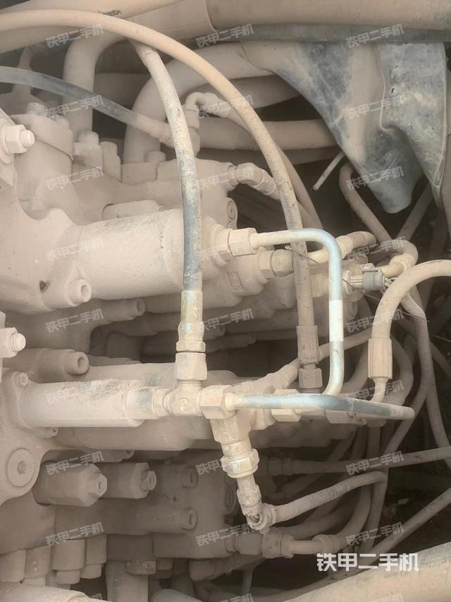 驾驶室顶部（整机外观）