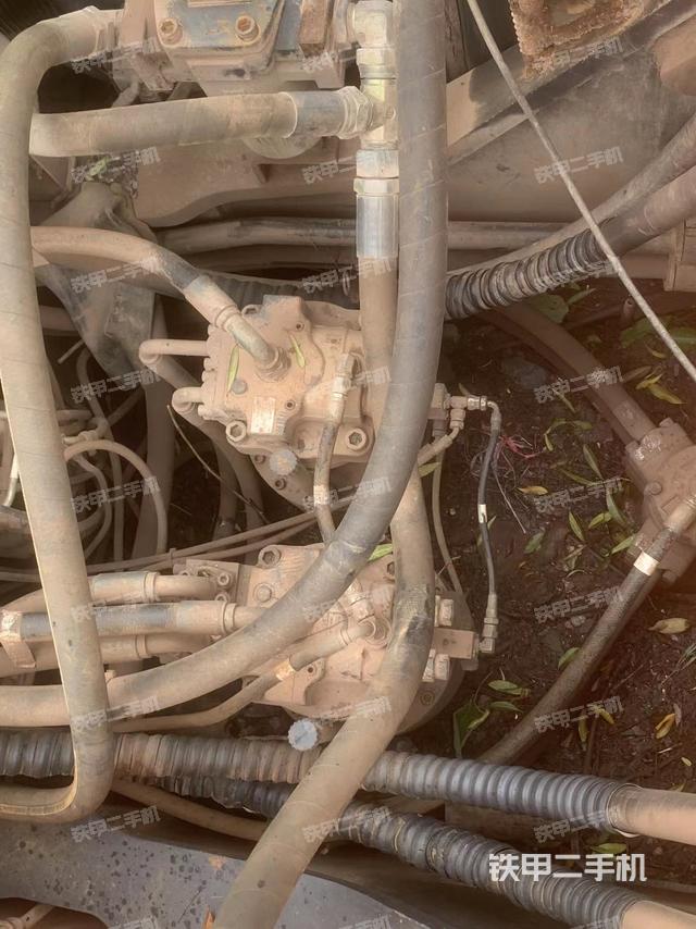 回转马达和主控阀（整机外观）