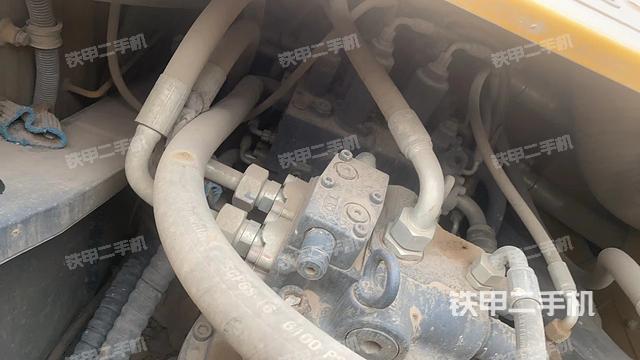 回转马达和主控阀（整机外观）