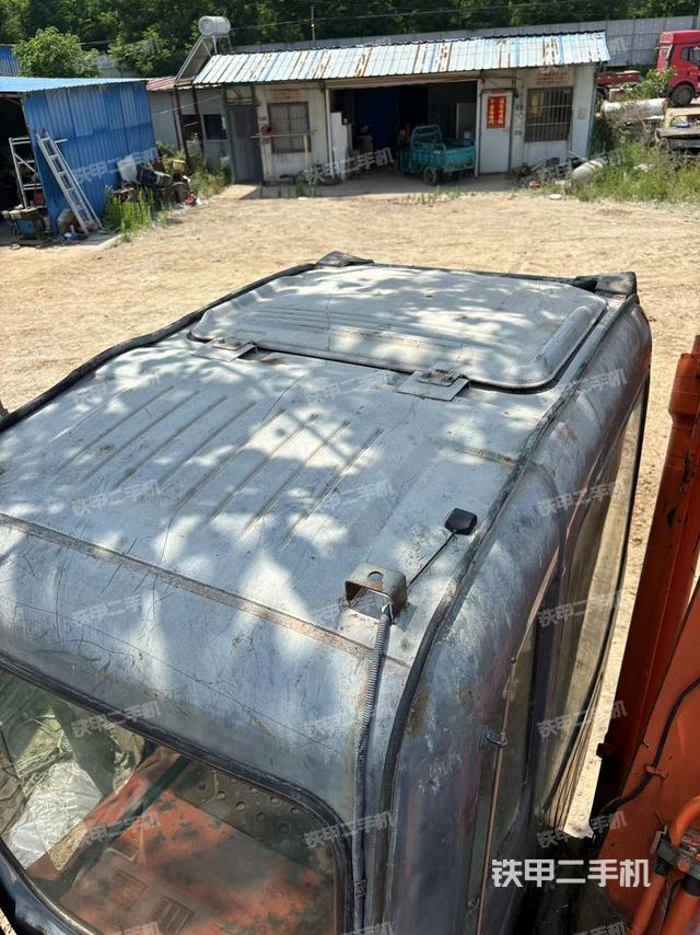 驾驶室顶部（整机外观）