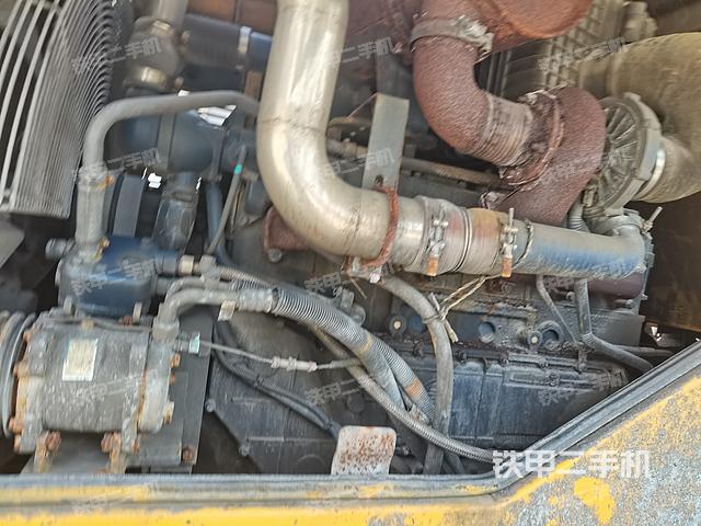 发动机右侧（整机外观及大件）