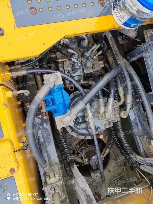 回转马达和主控阀（整机外观）