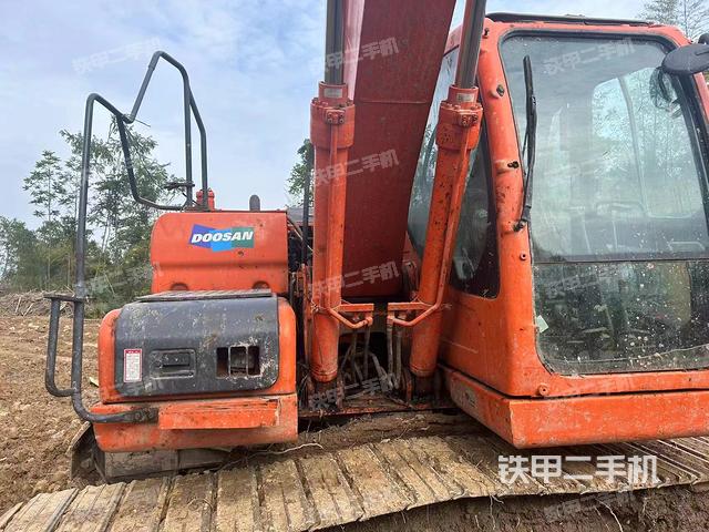 驾驶室顶部（整机外观）