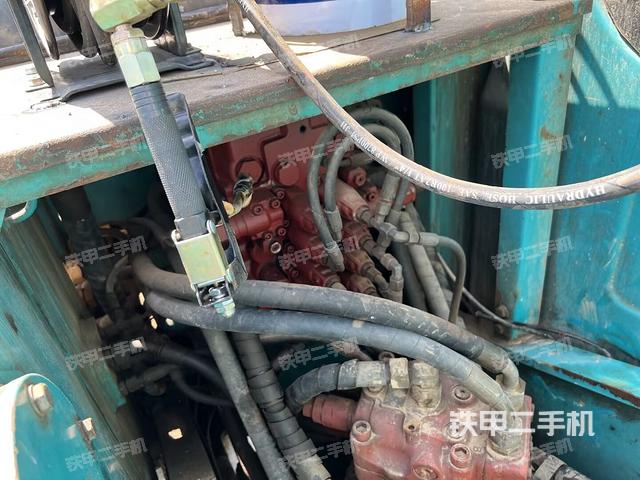 回转马达和主控阀（整机外观）