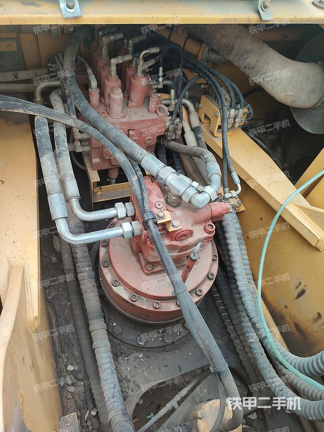 回转马达和主控阀（整机外观）