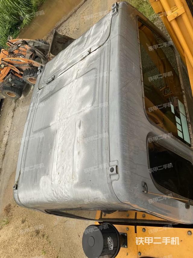 驾驶室顶部（整机外观）